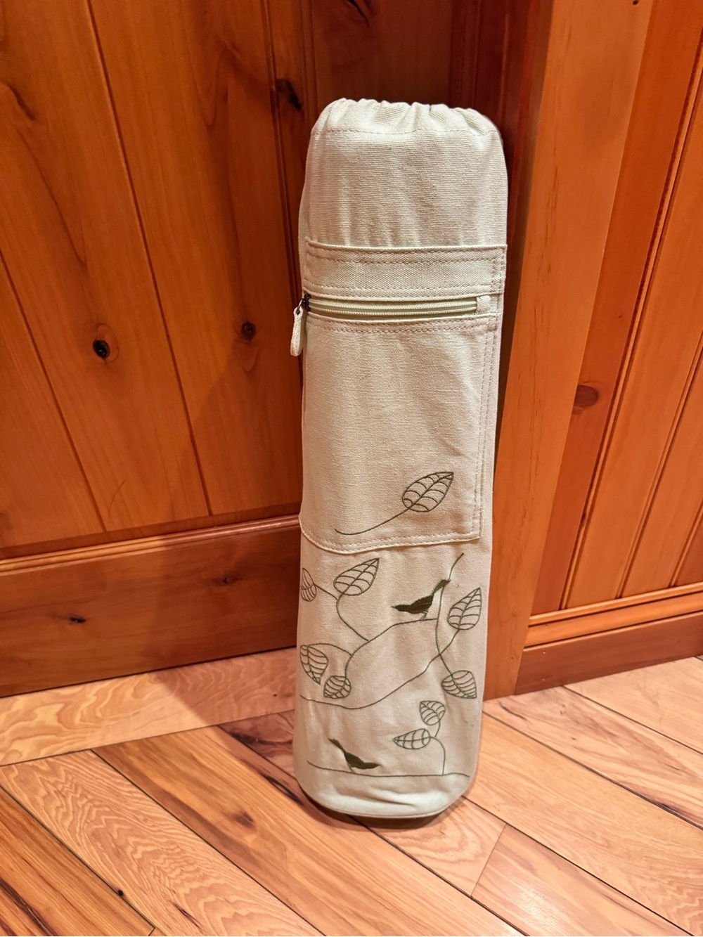 GAIAM Olive Green Yoga Mat with Gold Logo and carry bag
